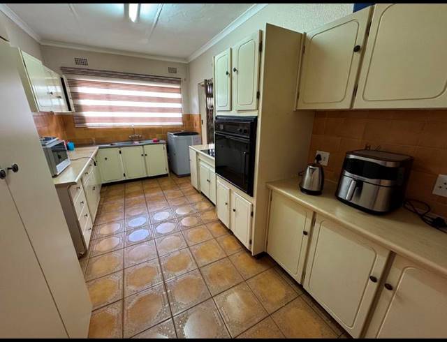 3 BEDROOM SIMPLEX FOR SALE IN BIRCHLEIGH